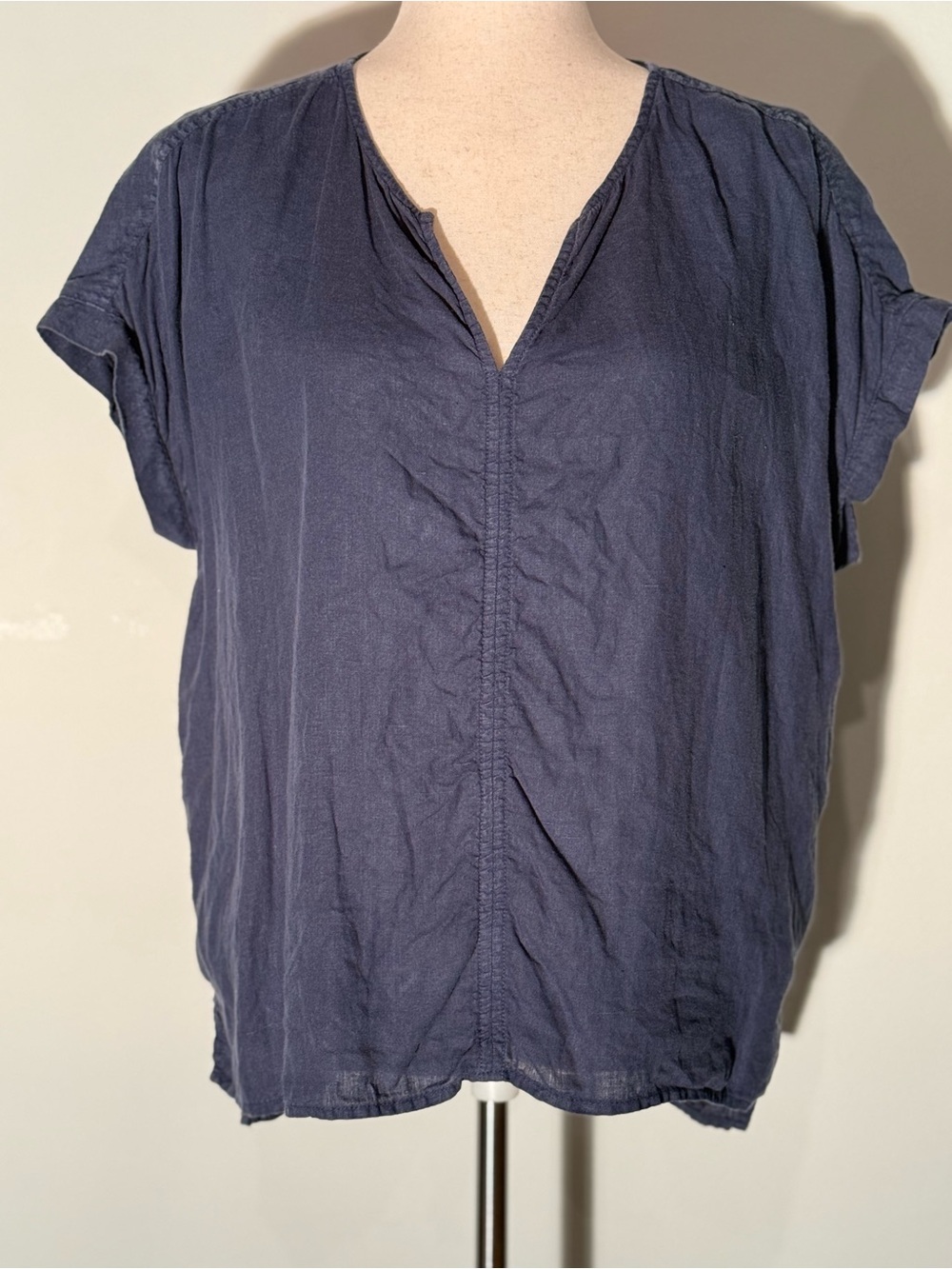 TAHARI Navy Linen Short-Sleeve V-Neck Blouse